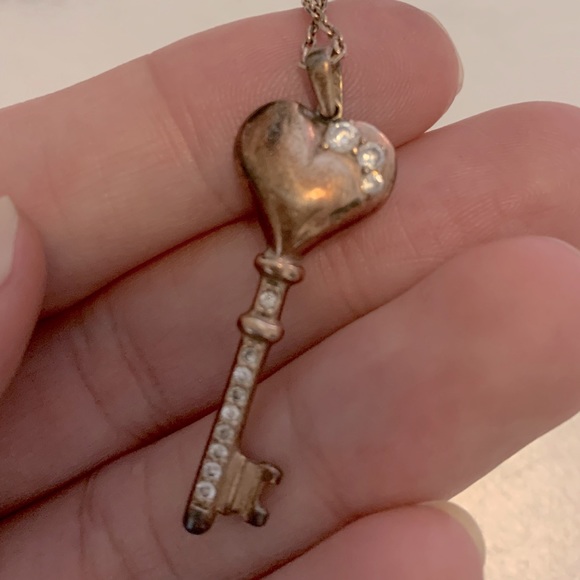 Stamped 925, rose gold coloured key necklace with faux diamonds on chain - Picture 3 of 7